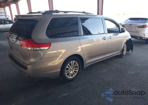 2013 Toyota Sienna Xle V6 8 Passenger from USA, damaged, VIN 5TDYK3DC1DS360089